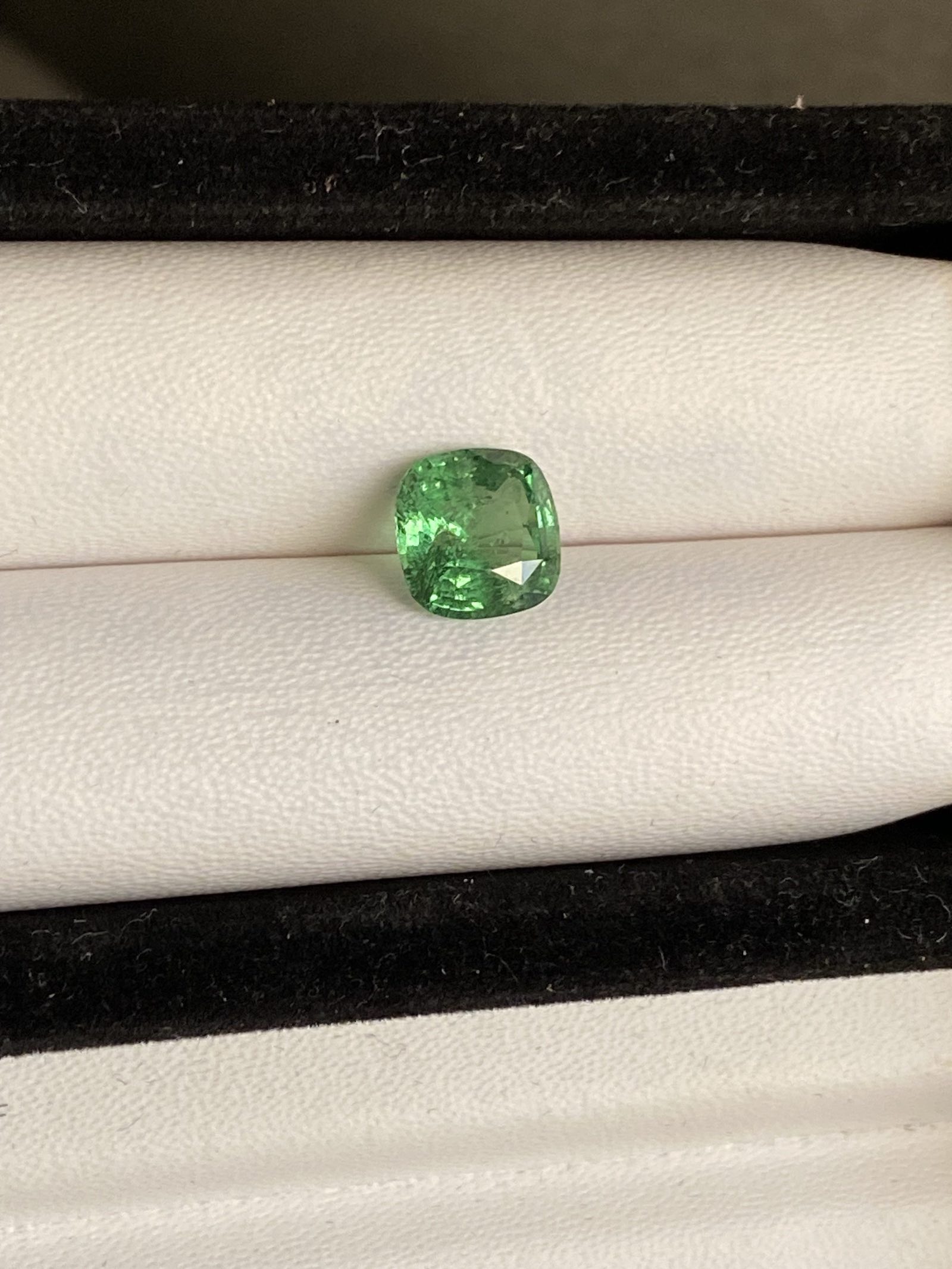 Natural Tsavorite 3.81 Carat - Image 2