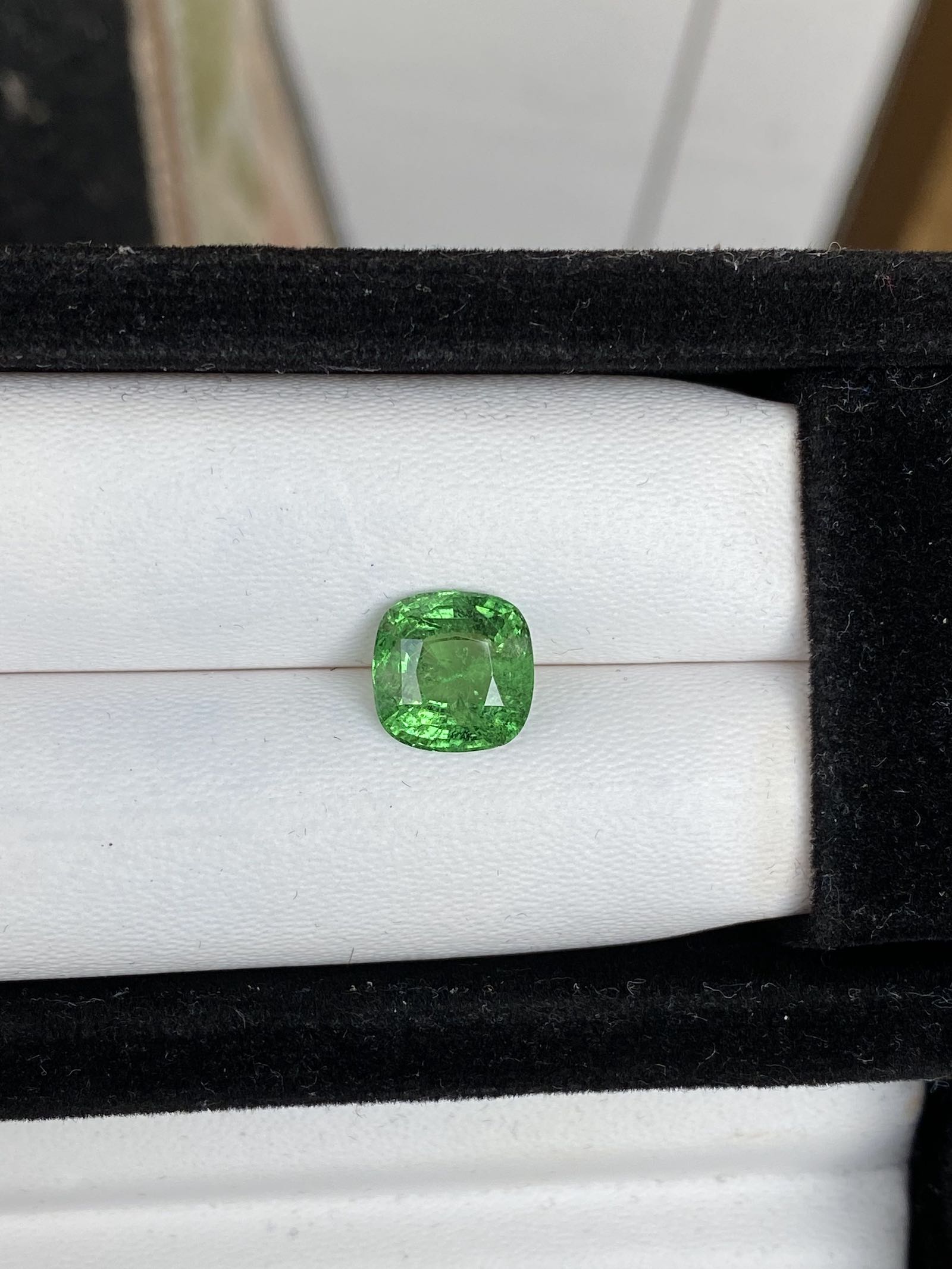 Natural Tsavorite 3.81 Carat - Image 10