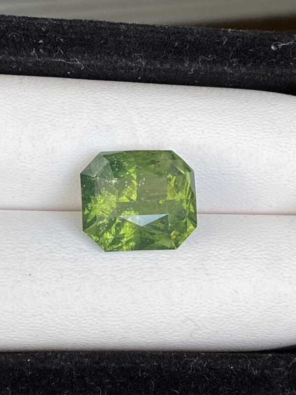 Zircon 14.68 Cts