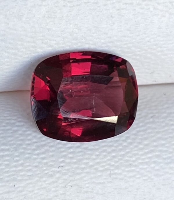 Rhodolite Garnet 3.90 Carats - Image 2