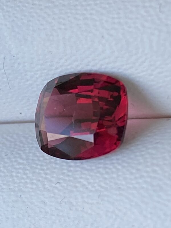 Rhodolite Garnet 3.90 Carats - Image 3