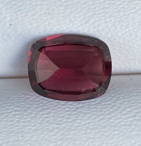 Rhodolite Garnet 3.90 Carats - Image 4