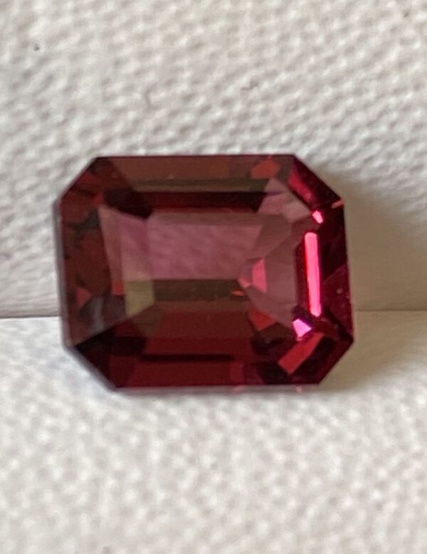 Rhodolite Garnet 2.15 Carat - Image 8
