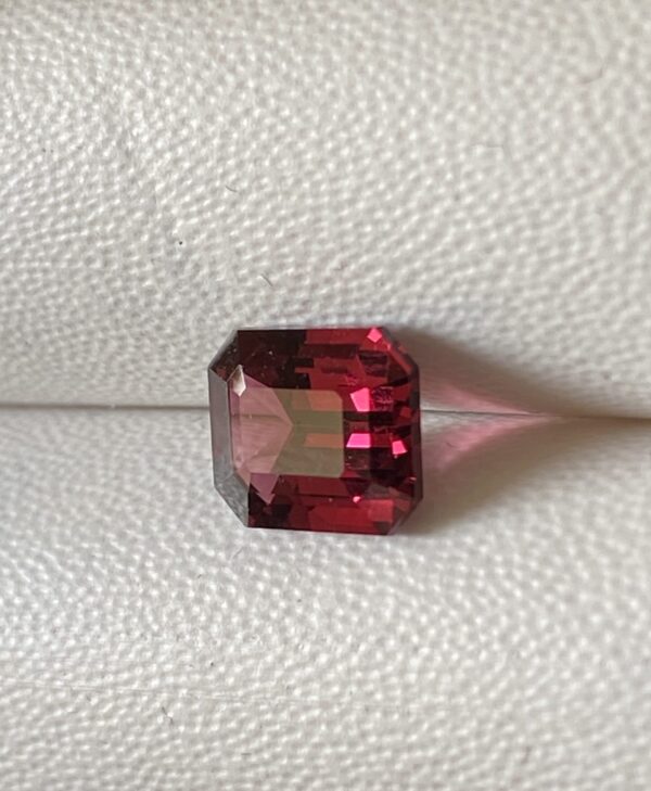 Rhodolite Garnet 2.15 Carat - Image 7