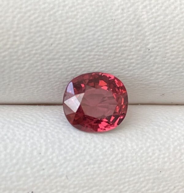 Red Spinel 1.61 Carat Vietnam - Image 3