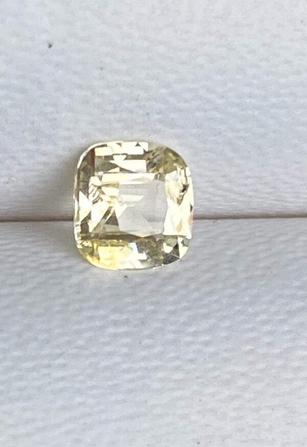 Yellow Sapphire  0.74 Carats - Image 7
