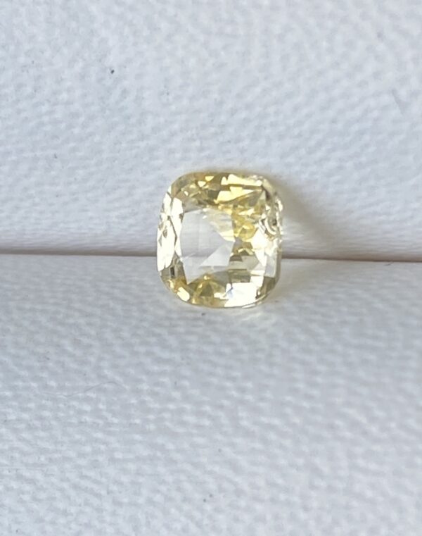 Yellow Sapphire  0.74 Carats - Image 6