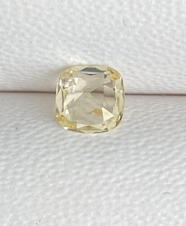 Yellow Sapphire  0.74 Carats - Image 4