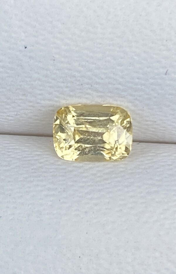 Yellow Sapphire 1.02 Carats - Image 7
