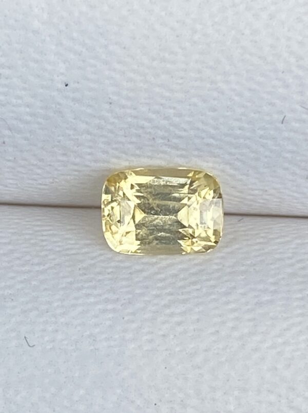 Yellow Sapphire 1.02 Carats - Image 3