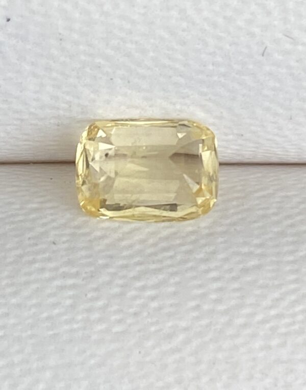 Yellow Sapphire 1.02 Carats - Image 2