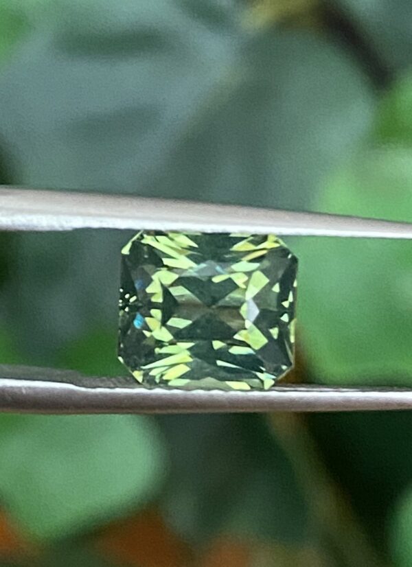 Zircon 3.15 Carat - Image 2