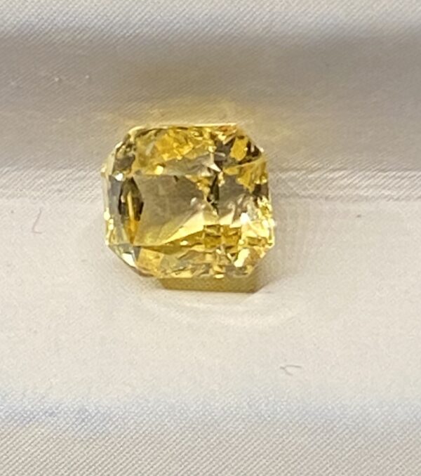 Yellow Sapphire  1.24 Carat - Image 4