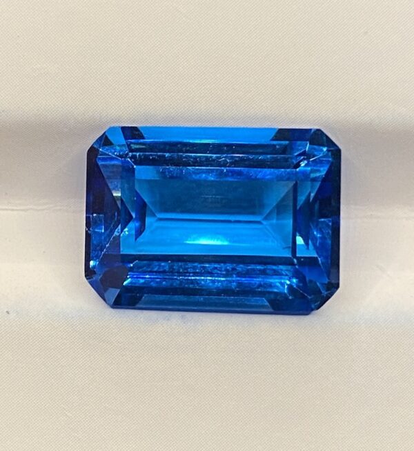Blue Topaz 13.6 carat
