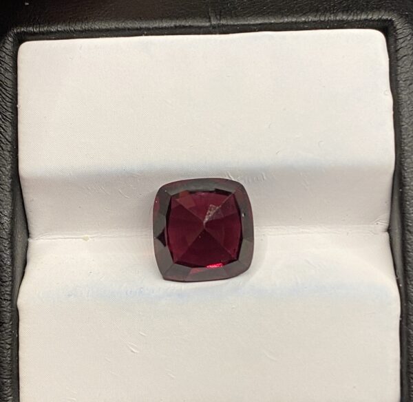 Rhodolite Garnet 5.58 Carat - Image 3