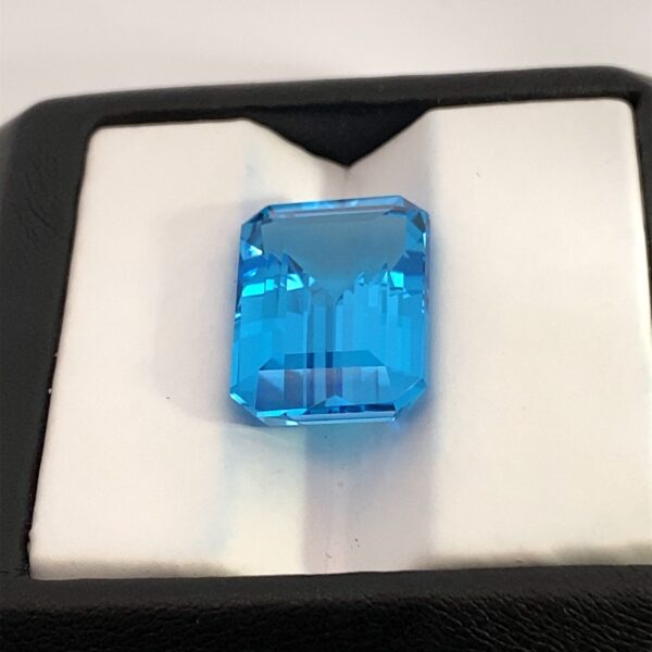 Blue Topaz 18 carat - Image 3