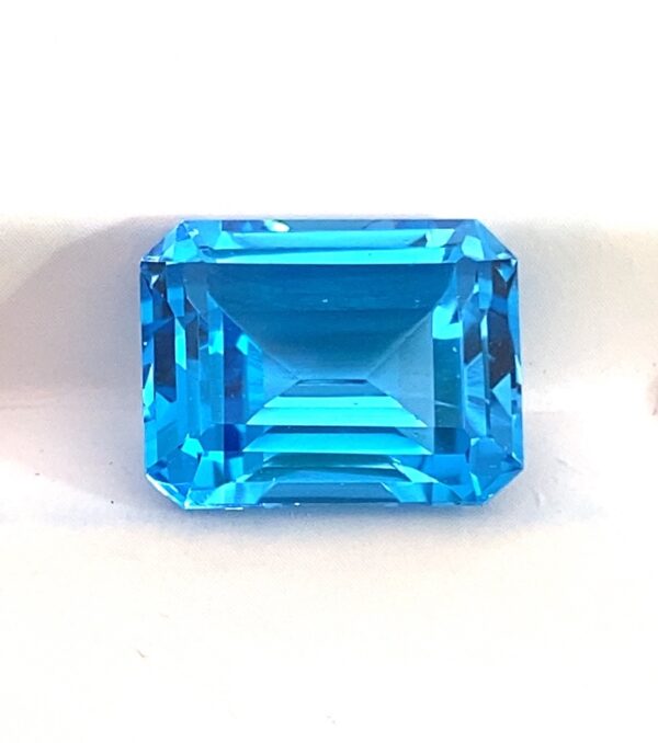 Blue Topaz 15.58 Carat - Image 5