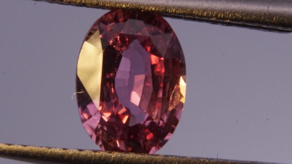 Sapphire patparaja  1.05 carat