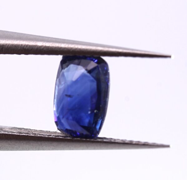 Royal blue sapphire 1.09 carat - Image 2